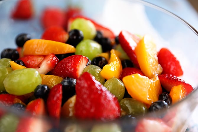 Easy Fruit Salad Recipe - Amira's Pantry