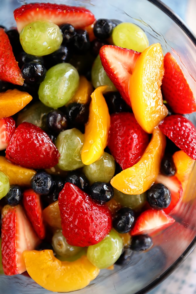 round glass fruit salad food prep