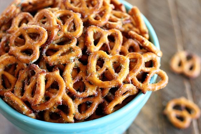 https://southernbite.com/wp-content/uploads/2016/12/Crack-Pretzels.jpg