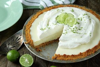 The #NewNESTEA is the perfect complement to this amazingly delicious and crazy simple Key Lime Pie. It only calls for 6 ingredients! #ad 