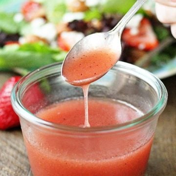 This Strawberry Vinaigrette proves that less is more. It calls for only 5 ingredients and takes about 5 minutes to make. #ad #NewNESTEA #LessIsMore
