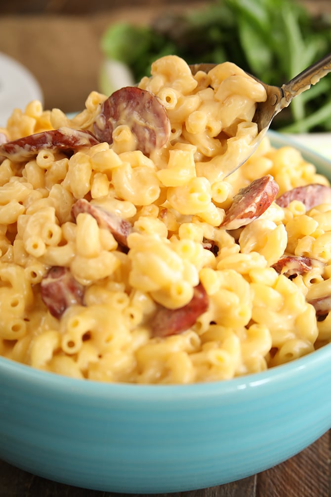 Macarrones Cremosos de Salchicha Ahumada y Queso cerrar foto