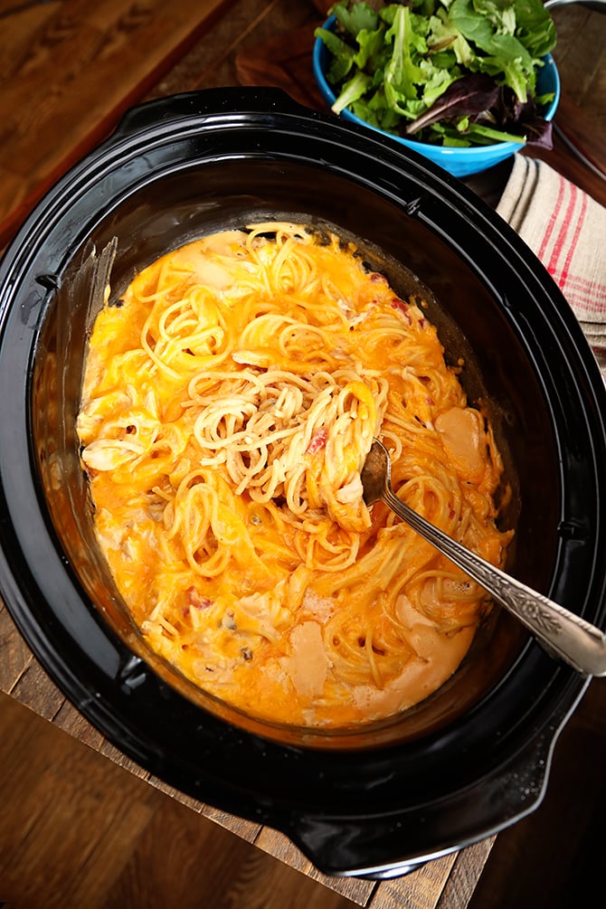 Slow Cooker Cheesy Chicken Spaghetti - Splendry